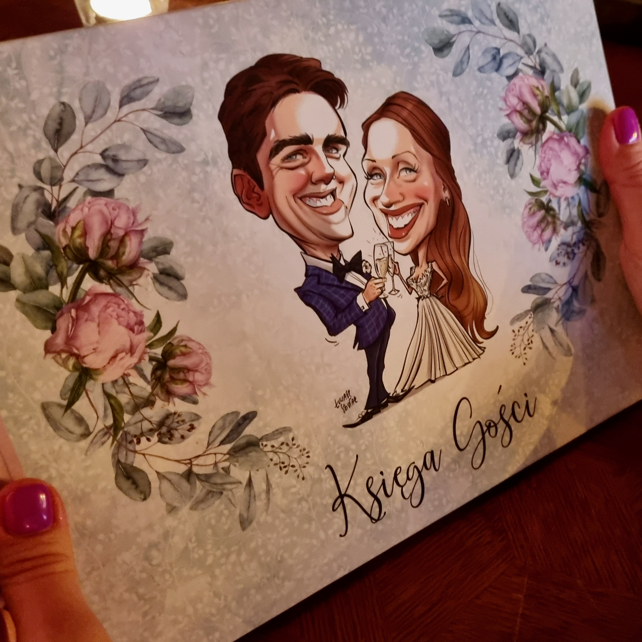 Księga Gości z karykaturą Pary Młodej